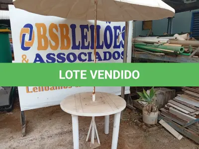 LOTE 513 - 01 MESA DE PLÁSTICO C/SOMBREIRO E BASE DE FERRO. (NO ESTADO) ATENÇÃO! FAZER A VISITAÇÃO ANTES DE ARREMATAR, NÃO SABEMOS SE FUNCIONA. LEILÃO NÃO TEM GARANTIA E NEM DEVOLUÇÃO, SUJEITO A POSSÍVEIS AVARIAS VISÍVEIS/OCULTAS E/OU AUSÊNCIA DE COMPONENTES.