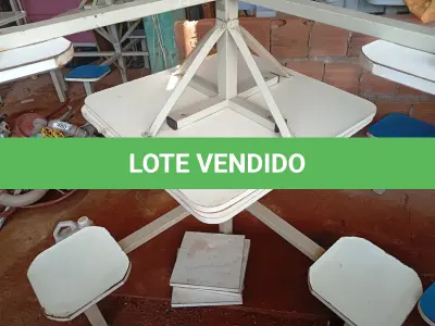 LOTE 478 - 02 MESAS P/REFEITÓRIO NA COR BRANCO, TAMPO EM MADEIRA COM 04 ASSENTOS CADA. (NO ESTADO) ATENÇÃO! FAZER A VISITAÇÃO ANTES DE ARREMATAR, NÃO SABEMOS SE FUNCIONA. LEILÃO NÃO TEM GARANTIA E NEM DEVOLUÇÃO, SUJEITO A POSSÍVEIS AVARIAS VISÍVEIS/OCULTAS E/OU AUSÊNCIA DE COMPONENTES.