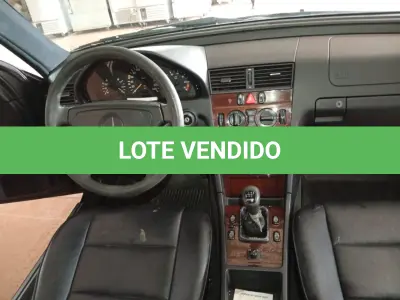 LOTE 012 - 01 MERCEDEZ BENZ/C-180 A GASOLINA; ANO 1996; NA COR PRETA.(NO ESTADO)