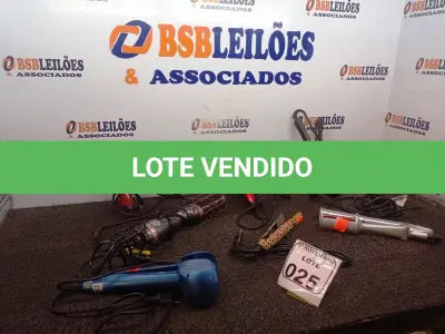 LOTE 025 - 01 LOTE C/ DIVERSOS SECADORES, CHAPINHAS E 01 ESCOVA ELÉTRICA. (NO ESTADO) ATENÇÃO! FAZER A VISITAÇÃO ANTES DE ARREMATAR, NÃO SABEMOS SE FUNCIONA. LEILÃO NÃO TEM GARANTIA E NEM DEVOLUÇÃO, SUJEITO A POSSÍVEIS AVARIAS VISÍVEIS/OCULTAS E/OU AUSÊNCIA DE COMPONENTES.