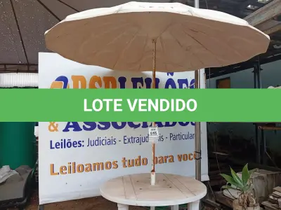 LOTE 515 - 01 MESA DE PLÁSTICO C/SOMBREIRO E BASE DE FERRO. (NO ESTADO) ATENÇÃO! FAZER A VISITAÇÃO ANTES DE ARREMATAR, NÃO SABEMOS SE FUNCIONA. LEILÃO NÃO TEM GARANTIA E NEM DEVOLUÇÃO, SUJEITO A POSSÍVEIS AVARIAS VISÍVEIS/OCULTAS E/OU AUSÊNCIA DE COMPONENTES.