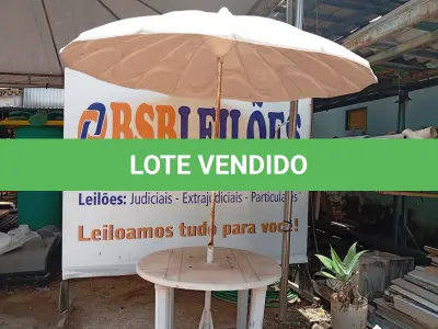 LOTE 500 - 01 MESA DE PLÁSTICO C/SOMBREIRO E BASE DE FERRO. (NO ESTADO) ATENÇÃO! FAZER A VISITAÇÃO ANTES DE ARREMATAR, NÃO SABEMOS SE FUNCIONA. LEILÃO NÃO TEM GARANTIA E NEM DEVOLUÇÃO, SUJEITO A POSSÍVEIS AVARIAS VISÍVEIS/OCULTAS E/OU AUSÊNCIA DE COMPONENTES.