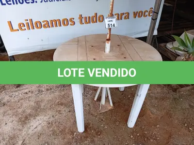 LOTE 514 - 01 MESA DE PLÁSTICO C/SOMBREIRO E BASE DE FERRO. (NO ESTADO) ATENÇÃO! FAZER A VISITAÇÃO ANTES DE ARREMATAR, NÃO SABEMOS SE FUNCIONA. LEILÃO NÃO TEM GARANTIA E NEM DEVOLUÇÃO, SUJEITO A POSSÍVEIS AVARIAS VISÍVEIS/OCULTAS E/OU AUSÊNCIA DE COMPONENTES.