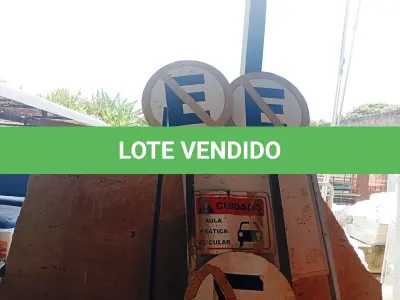 LOTE 471 - 01 LOTE COM PLACAS DE SINALIZAÇÕES DIVERSAS. (NO ESTADO) ATENÇÃO! FAZER A VISITAÇÃO ANTES DE ARREMATAR, NÃO SABEMOS SE FUNCIONA. LEILÃO NÃO TEM GARANTIA E NEM DEVOLUÇÃO, SUJEITO A POSSÍVEIS AVARIAS VISÍVEIS/OCULTAS E/OU AUSÊNCIA DE COMPONENTES.