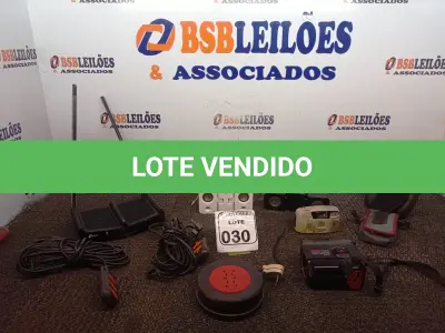 LOTE 030 - 01 ROTEADOR, 02 MÁQUINAS FOTOGRÁFICAS E 02 CAIXINHAS DE SOM. (NO ESTADO) ATENÇÃO! FAZER A VISITAÇÃO ANTES DE ARREMATAR, NÃO SABEMOS SE FUNCIONA. LEILÃO NÃO TEM GARANTIA E NEM DEVOLUÇÃO, SUJEITO A POSSÍVEIS AVARIAS VISÍVEIS/OCULTAS E/OU AUSÊNCIA DE COMPONENTES.