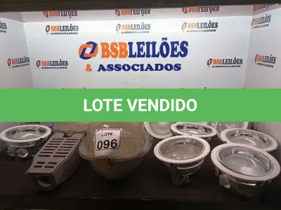 LOTE 096 - 01 LOTE COM 02 LUMINÁRIAS P/ POSTE E DIVERSAS LUMINÁRIAS DE EMBUTIR. (NO ESTADO) ATENÇÃO! FAZER A VISITAÇÃO ANTES DE ARREMATAR, NÃO SABEMOS SE FUNCIONA. LEILÃO NÃO TEM GARANTIA E NEM DEVOLUÇÃO, SUJEITO A POSSÍVEIS AVARIAS VISÍVEIS/OCULTAS E/OU AUSÊNCIA DE COMPONENTES.