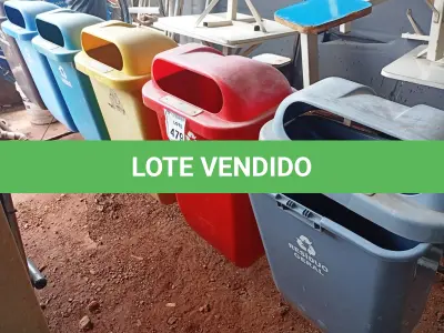 LOTE 479 - 01 KITS DE LIXEIRAS SUSPENSAS COM 05 CESTOS. (NO ESTADO) ATENÇÃO! FAZER A VISITAÇÃO ANTES DE ARREMATAR, NÃO SABEMOS SE FUNCIONA. LEILÃO NÃO TEM GARANTIA E NEM DEVOLUÇÃO, SUJEITO A POSSÍVEIS AVARIAS VISÍVEIS/OCULTAS E/OU AUSÊNCIA DE COMPONENTES.