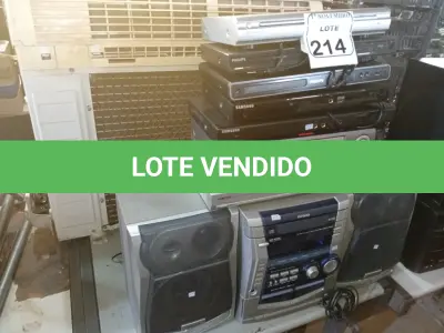 LOTE 214 - 01 APARELHO DE SOM MARCA AIWA, 01 VIDEOCASSETE E VÁRIOS APARELHOS DE DVD MARCAS E MODELOS DIVERSOS. (NO ESTADO) ATENÇÃO! FAZER A VISITAÇÃO ANTES DE ARREMATAR, NÃO SABEMOS SE FUNCIONA. LEILÃO NÃO TEM GARANTIA E NEM DEVOLUÇÃO, SUJEITO A POSSÍVEIS AVARIAS VISÍVEIS/OCULTAS E/OU AUSÊNCIA DE COMPONENTES.