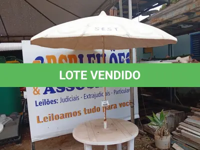 LOTE 508 - 01 MESA DE PLÁSTICO C/SOMBREIRO E BASE DE FERRO. (NO ESTADO) ATENÇÃO! FAZER A VISITAÇÃO ANTES DE ARREMATAR, NÃO SABEMOS SE FUNCIONA. LEILÃO NÃO TEM GARANTIA E NEM DEVOLUÇÃO, SUJEITO A POSSÍVEIS AVARIAS VISÍVEIS/OCULTAS E/OU AUSÊNCIA DE COMPONENTES.