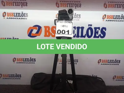 LOTE 001 - 01 TRIPÉ PARA CÂMERA MARCA TOMATE MTG-3016. (NO ESTADO) ATENÇÃO! FAZER A VISITAÇÃO ANTES DE ARREMATAR, NÃO SABEMOS SE FUNCIONA. LEILÃO NÃO TEM GARANTIA E NEM DEVOLUÇÃO, SUJEITO A POSSÍVEIS AVARIAS VISÍVEIS/OCULTAS E/OU AUSÊNCIA DE COMPONENTES.