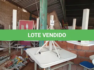 LOTE 478 - 02 MESAS P/REFEITÓRIO NA COR BRANCO, TAMPO EM MADEIRA COM 04 ASSENTOS CADA. (NO ESTADO) ATENÇÃO! FAZER A VISITAÇÃO ANTES DE ARREMATAR, NÃO SABEMOS SE FUNCIONA. LEILÃO NÃO TEM GARANTIA E NEM DEVOLUÇÃO, SUJEITO A POSSÍVEIS AVARIAS VISÍVEIS/OCULTAS E/OU AUSÊNCIA DE COMPONENTES.