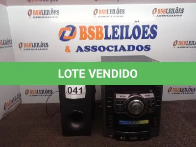 LOTE 041 - 01 APARELHO DE SOM E 01 CAIXA DE SOM MARCA SONY. (NO ESTADO) ATENÇÃO! FAZER A VISITAÇÃO ANTES DE ARREMATAR, NÃO SABEMOS SE FUNCIONA. LEILÃO NÃO TEM GARANTIA E NEM DEVOLUÇÃO, SUJEITO A POSSÍVEIS AVARIAS VISÍVEIS/OCULTAS E/OU AUSÊNCIA DE COMPONENTES.