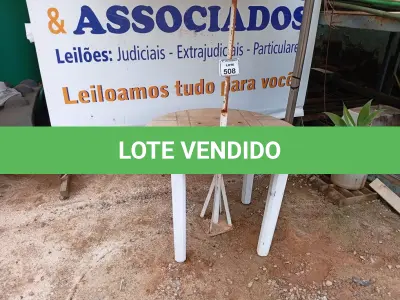 LOTE 508 - 01 MESA DE PLÁSTICO C/SOMBREIRO E BASE DE FERRO. (NO ESTADO) ATENÇÃO! FAZER A VISITAÇÃO ANTES DE ARREMATAR, NÃO SABEMOS SE FUNCIONA. LEILÃO NÃO TEM GARANTIA E NEM DEVOLUÇÃO, SUJEITO A POSSÍVEIS AVARIAS VISÍVEIS/OCULTAS E/OU AUSÊNCIA DE COMPONENTES.