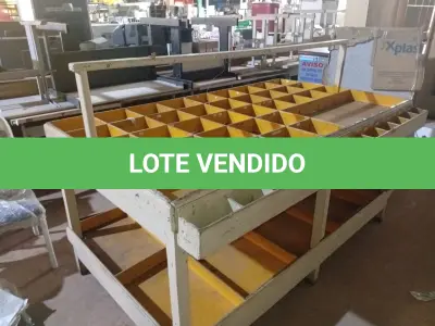 LOTE 258 - 01 BANCADA EXPOSITORA EM MADEIRA PARA PARAFUSO. (NO ESTADO) ATENÇÃO! FAZER A VISITAÇÃO ANTES DE ARREMATAR, NÃO SABEMOS SE FUNCIONA. LEILÃO NÃO TEM GARANTIA E NEM DEVOLUÇÃO, SUJEITO A POSSÍVEIS AVARIAS VISÍVEIS/OCULTAS E/OU AUSÊNCIA DE COMPONENTES.