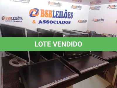 LOTE 076 - 11 MONITORES LCD MARCAS E MODELOS DIVERSOS. (NO ESTADO) ATENÇÃO! FAZER A VISITAÇÃO ANTES DE ARREMATAR, NÃO SABEMOS SE FUNCIONA. LEILÃO NÃO TEM GARANTIA E NEM DEVOLUÇÃO, SUJEITO A POSSÍVEIS AVARIAS VISÍVEIS/OCULTAS E/OU AUSÊNCIA DE COMPONENTES.