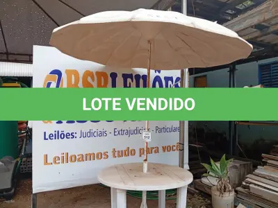 LOTE 512 - 01 MESA DE PLÁSTICO C/SOMBREIRO E BASE DE FERRO. (NO ESTADO) ATENÇÃO! FAZER A VISITAÇÃO ANTES DE ARREMATAR, NÃO SABEMOS SE FUNCIONA. LEILÃO NÃO TEM GARANTIA E NEM DEVOLUÇÃO, SUJEITO A POSSÍVEIS AVARIAS VISÍVEIS/OCULTAS E/OU AUSÊNCIA DE COMPONENTES.