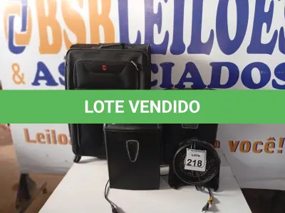 LOTE 218 - 01 MALA, 01 VENTILADOR PORTÁTIL E 02 FRAGMENTADORAS DE PAPEL MARCAS E MODELOS. (NO ESTADO) ATENÇÃO! FAZER A VISITAÇÃO ANTES DE ARREMATAR, NÃO SABEMOS SE FUNCIONA. LEILÃO NÃO TEM GARANTIA E NEM DEVOLUÇÃO, SUJEITO A POSSÍVEIS AVARIAS VISÍVEIS/OCULTAS E/OU AUSÊNCIA DE COMPONENTES.