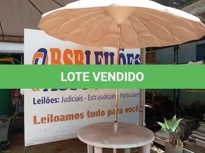 LOTE 505 - 01 MESA DE PLÁSTICO C/SOMBREIRO E BASE DE FERRO. (NO ESTADO) ATENÇÃO! FAZER A VISITAÇÃO ANTES DE ARREMATAR, NÃO SABEMOS SE FUNCIONA. LEILÃO NÃO TEM GARANTIA E NEM DEVOLUÇÃO, SUJEITO A POSSÍVEIS AVARIAS VISÍVEIS/OCULTAS E/OU AUSÊNCIA DE COMPONENTES.