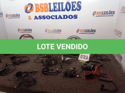 LOTE 023 - 01 LOTE C/ VÁRIOS HEADSETS MARCAS E MODELOS DIVERSOS.  (NO ESTADO) ATENÇÃO! FAZER A VISITAÇÃO ANTES DE ARREMATAR, NÃO SABEMOS SE FUNCIONA. LEILÃO NÃO TEM GARANTIA E NEM DEVOLUÇÃO, SUJEITO A POSSÍVEIS AVARIAS VISÍVEIS/OCULTAS E/OU AUSÊNCIA DE COMPONENTES.