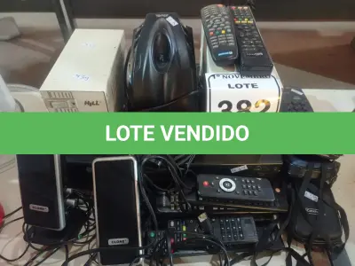 LOTE 382 - 01 VíDEO CASSETE, 03 ESTABILIZADORES, 03 MAQUINAS FOTOGRÁFICAS, 01 APARELHO DE TELEFONE E DIVERSOS CONTROLES REMOTOS MARCAS E MODELOS DIVERSOS.  (NO ESTADO) ATENÇÃO! FAZER A VISITAÇÃO ANTES DE ARREMATAR, NÃO SABEMOS SE FUNCIONA. LEILÃO NÃO TEM GARANTIA E NEM DEVOLUÇÃO, SUJEITO A POSSÍVEIS AVARIAS VISÍVEIS/OCULTAS E/OU AUSÊNCIA DE COMPONENTES.