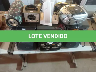 LOTE 379 - 01 APARELHO DE SOM MARCA PHIIPPS, 03 CAIXAS DE SOM PORTÁTEIS MARCAS E MODELOS DIVERSOS E 01 MICROSYSTEM. (NO ESTADO) ATENÇÃO! FAZER A VISITAÇÃO ANTES DE ARREMATAR, NÃO SABEMOS SE FUNCIONA. LEILÃO NÃO TEM GARANTIA E NEM DEVOLUÇÃO, SUJEITO A POSSÍVEIS AVARIAS VISÍVEIS/OCULTAS E/OU AUSÊNCIA DE COMPONENTES.
