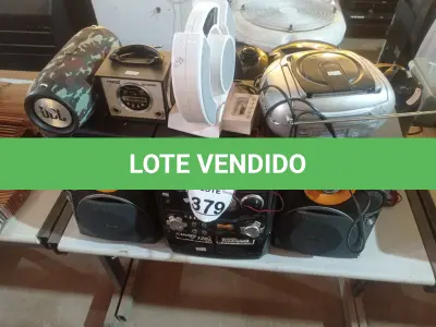 LOTE 379 - 01 APARELHO DE SOM MARCA PHIIPPS, 03 CAIXAS DE SOM PORTÁTEIS MARCAS E MODELOS DIVERSOS E 01 MICROSYSTEM. (NO ESTADO) ATENÇÃO! FAZER A VISITAÇÃO ANTES DE ARREMATAR, NÃO SABEMOS SE FUNCIONA. LEILÃO NÃO TEM GARANTIA E NEM DEVOLUÇÃO, SUJEITO A POSSÍVEIS AVARIAS VISÍVEIS/OCULTAS E/OU AUSÊNCIA DE COMPONENTES.