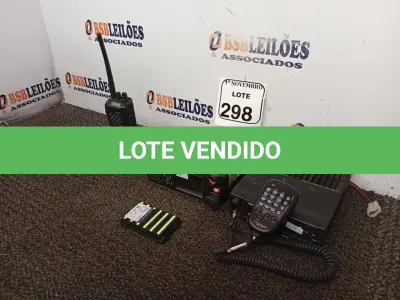 LOTE 298 - 03 RÁDIOS COMUNICADORES MARCAS E MODELOS DIVERSOS. (NO ESTADO) ATENÇÃO! FAZER A VISITAÇÃO ANTES DE ARREMATAR, NÃO SABEMOS SE FUNCIONA. LEILÃO NÃO TEM GARANTIA E NEM DEVOLUÇÃO, SUJEITO A POSSÍVEIS AVARIAS VISÍVEIS/OCULTAS E/OU AUSÊNCIA DE COMPONENTES.
