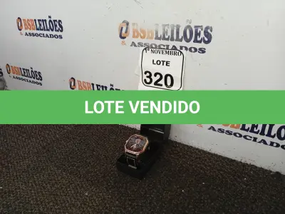 LOTE 320 - 01 RELÓGIO DE PULSO. (NO ESTADO) ATENÇÃO! FAZER A VISITAÇÃO ANTES DE ARREMATAR, NÃO SABEMOS SE FUNCIONA. LEILÃO NÃO TEM GARANTIA E NEM DEVOLUÇÃO, SUJEITO A POSSÍVEIS AVARIAS VISÍVEIS/OCULTAS E/OU AUSÊNCIA DE COMPONENTES.