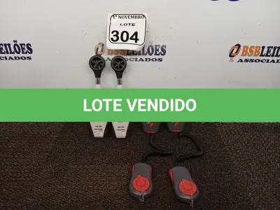 LOTE 304 - 02 MEDIDORES ANEMOMETER E 02 MEDIDORES DE LUMINOSIDADE LUX METER. (NO ESTADO) ATENÇÃO! FAZER A VISITAÇÃO ANTES DE ARREMATAR, NÃO SABEMOS SE FUNCIONA. LEILÃO NÃO TEM GARANTIA E NEM DEVOLUÇÃO, SUJEITO A POSSÍVEIS AVARIAS VISÍVEIS/OCULTAS E/OU AUSÊNCIA DE COMPONENTES.