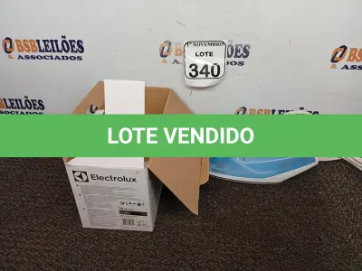 LOTE 340 - 01 FERRO A VAPOR P/ PASSAR ROUPAS ELECTROLUX COR BRANCA C/AZUL (NOVO). (NO ESTADO) ATENÇÃO! FAZER A VISITAÇÃO ANTES DE ARREMATAR, NÃO SABEMOS SE FUNCIONA. LEILÃO NÃO TEM GARANTIA E NEM DEVOLUÇÃO, SUJEITO A POSSÍVEIS AVARIAS VISÍVEIS/OCULTAS E/OU AUSÊNCIA DE COMPONENTES.