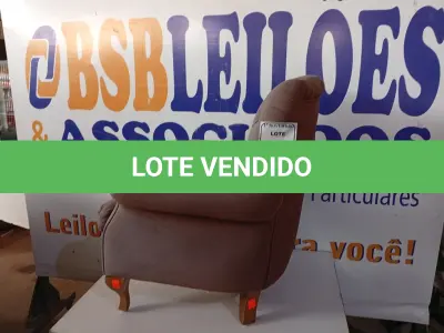LOTE 269 - 01 POLTRONA EM TECIDO. (NO ESTADO) ATENÇÃO! FAZER A VISITAÇÃO ANTES DE ARREMATAR, NÃO SABEMOS SE FUNCIONA. LEILÃO NÃO TEM GARANTIA E NEM DEVOLUÇÃO, SUJEITO A POSSÍVEIS AVARIAS VISÍVEIS/OCULTAS E/OU AUSÊNCIA DE COMPONENTES.