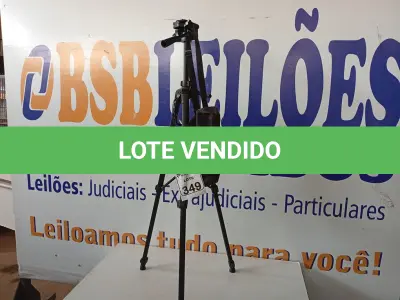 LOTE 349 - 01 TRIPÉ P/ CÂMERA MARCA TOMATE MTG-3016. (NO ESTADO) ATENÇÃO! FAZER A VISITAÇÃO ANTES DE ARREMATAR, NÃO SABEMOS SE FUNCIONA. LEILÃO NÃO TEM GARANTIA E NEM DEVOLUÇÃO, SUJEITO A POSSÍVEIS AVARIAS VISÍVEIS/OCULTAS E/OU AUSÊNCIA DE COMPONENTES.
