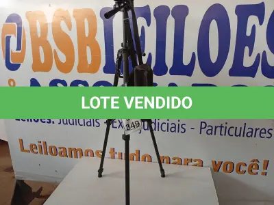 LOTE 349 - 01 TRIPÉ P/ CÂMERA MARCA TOMATE MTG-3016. (NO ESTADO) ATENÇÃO! FAZER A VISITAÇÃO ANTES DE ARREMATAR, NÃO SABEMOS SE FUNCIONA. LEILÃO NÃO TEM GARANTIA E NEM DEVOLUÇÃO, SUJEITO A POSSÍVEIS AVARIAS VISÍVEIS/OCULTAS E/OU AUSÊNCIA DE COMPONENTES.