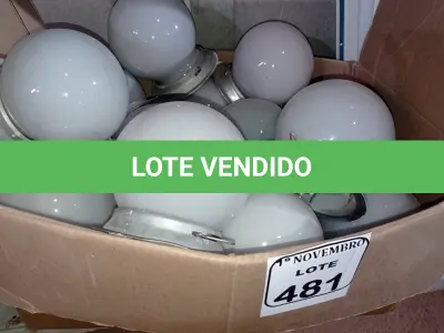 LOTE 481 - 01 LOTE C/VÁRIAS LUMINÁRIAS DE TETO. (NO ESTADO) ATENÇÃO! FAZER A VISITAÇÃO ANTES DE ARREMATAR, NÃO SABEMOS SE FUNCIONA. LEILÃO NÃO TEM GARANTIA E NEM DEVOLUÇÃO, SUJEITO A POSSÍVEIS AVARIAS VISÍVEIS/OCULTAS E/OU AUSÊNCIA DE COMPONENTES.