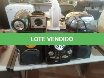 LOTE 379 - 01 APARELHO DE SOM MARCA PHIIPPS, 03 CAIXAS DE SOM PORTÁTEIS MARCAS E MODELOS DIVERSOS E 01 MICROSYSTEM. (NO ESTADO) ATENÇÃO! FAZER A VISITAÇÃO ANTES DE ARREMATAR, NÃO SABEMOS SE FUNCIONA. LEILÃO NÃO TEM GARANTIA E NEM DEVOLUÇÃO, SUJEITO A POSSÍVEIS AVARIAS VISÍVEIS/OCULTAS E/OU AUSÊNCIA DE COMPONENTES.