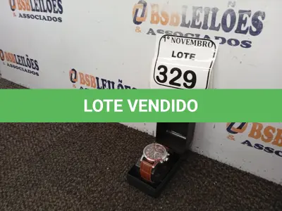 LOTE 329 - 01 RELÓGIO DE PULSO. (NO ESTADO) ATENÇÃO! FAZER A VISITAÇÃO ANTES DE ARREMATAR, NÃO SABEMOS SE FUNCIONA. LEILÃO NÃO TEM GARANTIA E NEM DEVOLUÇÃO, SUJEITO A POSSÍVEIS AVARIAS VISÍVEIS/OCULTAS E/OU AUSÊNCIA DE COMPONENTES.