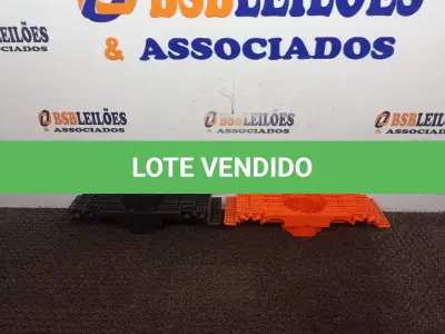 LOTE 500 - 04 CAIXAS DE LUZ OCTOGONAL. (NO ESTADO) ATENÇÃO! FAZER A VISITAÇÃO ANTES DE ARREMATAR, NÃO SABEMOS SE FUNCIONA. LEILÃO NÃO TEM GARANTIA E NEM DEVOLUÇÃO, SUJEITO A POSSÍVEIS AVARIAS VISÍVEIS/OCULTAS E/OU AUSÊNCIA DE COMPONENTES.
