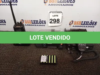 LOTE 298 - 03 RÁDIOS COMUNICADORES MARCAS E MODELOS DIVERSOS. (NO ESTADO) ATENÇÃO! FAZER A VISITAÇÃO ANTES DE ARREMATAR, NÃO SABEMOS SE FUNCIONA. LEILÃO NÃO TEM GARANTIA E NEM DEVOLUÇÃO, SUJEITO A POSSÍVEIS AVARIAS VISÍVEIS/OCULTAS E/OU AUSÊNCIA DE COMPONENTES.