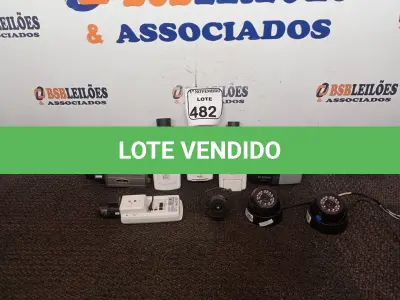 LOTE 482 - 08 CÂMERAS DE MONITORAMENTO MARCAS E MODELOS DIVERSOS. (NO ESTADO) ATENÇÃO! FAZER A VISITAÇÃO ANTES DE ARREMATAR, NÃO SABEMOS SE FUNCIONA. LEILÃO NÃO TEM GARANTIA E NEM DEVOLUÇÃO, SUJEITO A POSSÍVEIS AVARIAS VISÍVEIS/OCULTAS E/OU AUSÊNCIA DE COMPONENTES.