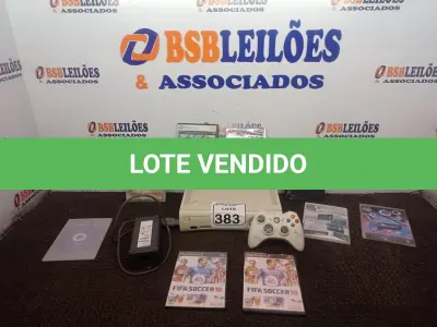 LOTE 383 - 01 XBOX COM 01 CONTROLE E JOGOS DIVERSOS. (NO ESTADO) ATENÇÃO! FAZER A VISITAÇÃO ANTES DE ARREMATAR, NÃO SABEMOS SE FUNCIONA. LEILÃO NÃO TEM GARANTIA E NEM DEVOLUÇÃO, SUJEITO A POSSÍVEIS AVARIAS VISÍVEIS/OCULTAS E/OU AUSÊNCIA DE COMPONENTES.
