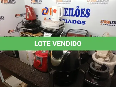 LOTE 264 - 02 AIR FRYES, 05 SANDUICHEIRAS, 01 TORRADEIRA, 01 BATEDEIRA E UTENSÍLIOS DIVERSOS.  (NO ESTADO) ATENÇÃO! FAZER A VISITAÇÃO ANTES DE ARREMATAR, NÃO SABEMOS SE FUNCIONA. LEILÃO NÃO TEM GARANTIA E NEM DEVOLUÇÃO, SUJEITO A POSSÍVEIS AVARIAS VISÍVEIS/OCULTAS E/OU AUSÊNCIA DE COMPONENTES.