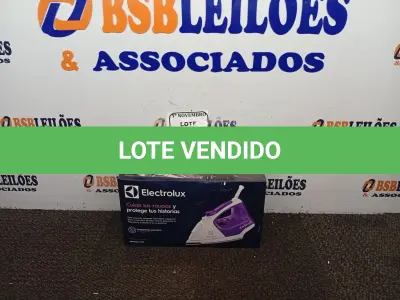 LOTE 313 - 01 FERRO A VAPOR P/PASSAR ROUPAS ELECTROLUX COR BRANCA C/ROXO (NOVO). (NO ESTADO) ATENÇÃO! FAZER A VISITAÇÃO ANTES DE ARREMATAR, NÃO SABEMOS SE FUNCIONA. LEILÃO NÃO TEM GARANTIA E NEM DEVOLUÇÃO, SUJEITO A POSSÍVEIS AVARIAS VISÍVEIS/OCULTAS E/OU AUSÊNCIA DE COMPONENTES.
