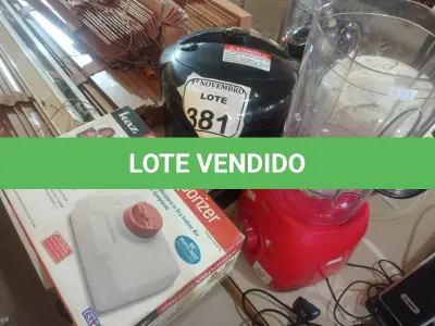 LOTE 381 - 02 PANELAS ELÉTRICAS, 01 LIQUIDIFICADOR, 02 FERROS DE PASSAR E 01 VAPORIZADOR MARCAS E MODELOS DIVERSOS. (NO ESTADO) ATENÇÃO! FAZER A VISITAÇÃO ANTES DE ARREMATAR, NÃO SABEMOS SE FUNCIONA. LEILÃO NÃO TEM GARANTIA E NEM DEVOLUÇÃO, SUJEITO A POSSÍVEIS AVARIAS VISÍVEIS/OCULTAS E/OU AUSÊNCIA DE COMPONENTES.