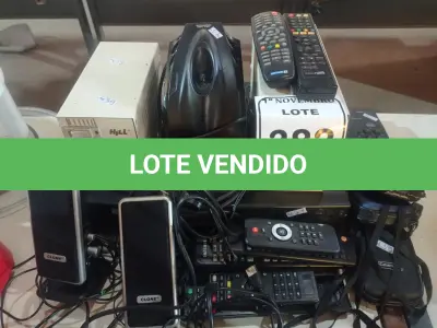 LOTE 382 - 01 VíDEO CASSETE, 03 ESTABILIZADORES, 03 MAQUINAS FOTOGRÁFICAS, 01 APARELHO DE TELEFONE E DIVERSOS CONTROLES REMOTOS MARCAS E MODELOS DIVERSOS.  (NO ESTADO) ATENÇÃO! FAZER A VISITAÇÃO ANTES DE ARREMATAR, NÃO SABEMOS SE FUNCIONA. LEILÃO NÃO TEM GARANTIA E NEM DEVOLUÇÃO, SUJEITO A POSSÍVEIS AVARIAS VISÍVEIS/OCULTAS E/OU AUSÊNCIA DE COMPONENTES.