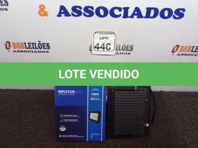 LOTE 446 - 05 REFLETORES LED AMBIENTE EXTERNO100W. (NO ESTADO) ATENÇÃO! FAZER A VISITAÇÃO ANTES DE ARREMATAR, NÃO SABEMOS SE FUNCIONA. LEILÃO NÃO TEM GARANTIA E NEM DEVOLUÇÃO, SUJEITO A POSSÍVEIS AVARIAS VISÍVEIS/OCULTAS E/OU AUSÊNCIA DE COMPONENTES.