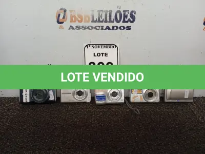 LOTE 300 - 01 LOTE COM 05 CÂMERAS DIGITAIS DIVERSAS. (NO ESTADO) ATENÇÃO! FAZER A VISITAÇÃO ANTES DE ARREMATAR, NÃO SABEMOS SE FUNCIONA. LEILÃO NÃO TEM GARANTIA E NEM DEVOLUÇÃO, SUJEITO A POSSÍVEIS AVARIAS VISÍVEIS/OCULTAS E/OU AUSÊNCIA DE COMPONENTES.