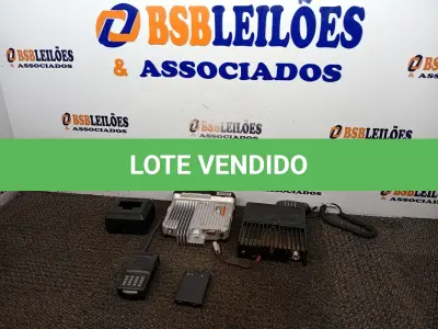 LOTE 298 - 03 RÁDIOS COMUNICADORES MARCAS E MODELOS DIVERSOS. (NO ESTADO) ATENÇÃO! FAZER A VISITAÇÃO ANTES DE ARREMATAR, NÃO SABEMOS SE FUNCIONA. LEILÃO NÃO TEM GARANTIA E NEM DEVOLUÇÃO, SUJEITO A POSSÍVEIS AVARIAS VISÍVEIS/OCULTAS E/OU AUSÊNCIA DE COMPONENTES.