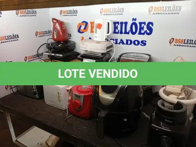 LOTE 264 - 02 AIR FRYES, 05 SANDUICHEIRAS, 01 TORRADEIRA, 01 BATEDEIRA E UTENSÍLIOS DIVERSOS.  (NO ESTADO) ATENÇÃO! FAZER A VISITAÇÃO ANTES DE ARREMATAR, NÃO SABEMOS SE FUNCIONA. LEILÃO NÃO TEM GARANTIA E NEM DEVOLUÇÃO, SUJEITO A POSSÍVEIS AVARIAS VISÍVEIS/OCULTAS E/OU AUSÊNCIA DE COMPONENTES.