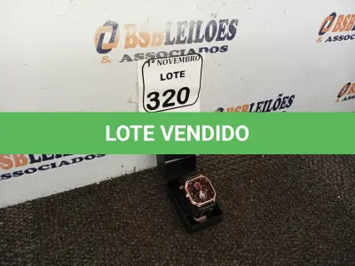 LOTE 320 - 01 RELÓGIO DE PULSO. (NO ESTADO) ATENÇÃO! FAZER A VISITAÇÃO ANTES DE ARREMATAR, NÃO SABEMOS SE FUNCIONA. LEILÃO NÃO TEM GARANTIA E NEM DEVOLUÇÃO, SUJEITO A POSSÍVEIS AVARIAS VISÍVEIS/OCULTAS E/OU AUSÊNCIA DE COMPONENTES.