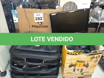 LOTE 282 - 01 LOTE C/DIVERSOS TECLADOS, MOUSES, CAIXINHAS DE SOM P/PC  03 MONITORES C/AVARIAS E 05 MALETAS.  (NO ESTADO) ATENÇÃO! FAZER A VISITAÇÃO ANTES DE ARREMATAR, NÃO SABEMOS SE FUNCIONA. LEILÃO NÃO TEM GARANTIA E NEM DEVOLUÇÃO, SUJEITO A POSSÍVEIS AVARIAS VISÍVEIS/OCULTAS E/OU AUSÊNCIA DE COMPONENTES.